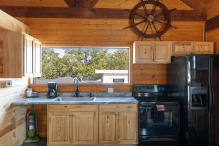 Lighthouse Lodge Pool House - Lakefront studio on the pool deck - 8