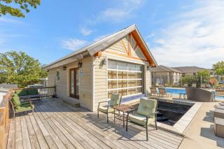 Lighthouse Lodge Pool House - Lakefront studio on the pool deck - 0