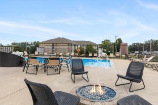 Lighthouse Lodge Pool House - Lakefront studio on the pool deck - 7