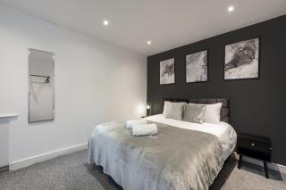 Modern Comfort 4BR Home for 10 - 9