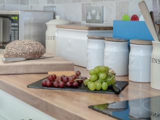 2 Bed in Abergavenny BN187 - 2