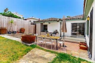 2BR-2 mins to Ocean-Sleeps 8-Pets - 4