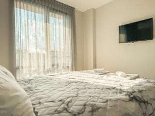 One-Bedroom Central and Modern Apartment - 4