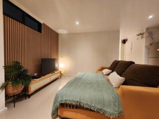 Be Cozy Silom Modern 2BR 1-min to BTS & MRT - 5