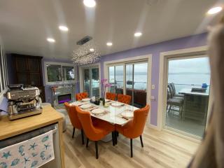 Stunning oceanfront home 4br3b sunrise beachcombing near Bamberton Park - 7