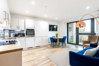 Modern 2-Bed Apartment by the Thames - 0