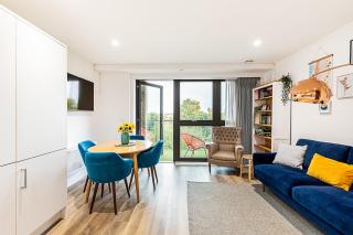 Modern 2-Bed Apartment by the Thames - 8