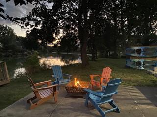 Creekside Cottage - kayak, SUP, fishing, game room, steps to the beach - 8