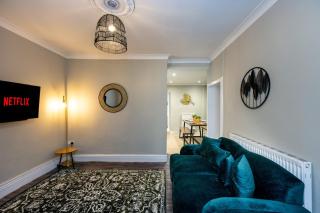 Comfortable 4-Bed Home with Free Parking – Wales - 2