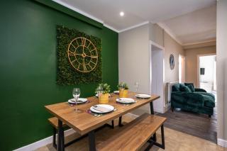 Comfortable 4-Bed Home with Free Parking – Wales - 7