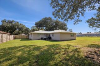 Beautiful 3 bedroom home in Bridge City - 2