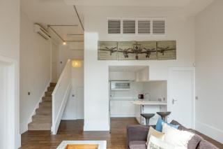 Quirky loft style apartment, 3DBR, Battersea - 1