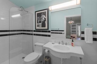 Newly Renovated The American Hotel Breakfast at Tiffany's Suite - 4