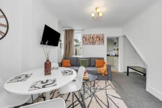 Wherstead Rd House By Homestyles Hosts Short Lets & Serviced Accommodation Suffolk With Free Parking - 5