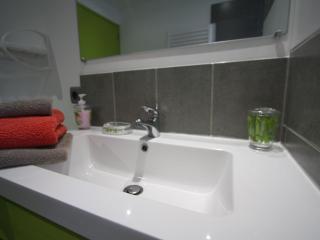 Charmant Gîte Moderne avec Terrasse, Proche Épinal & Nancy, Idéal pour Motards & Randonnées - FR-1-589-262 - 2