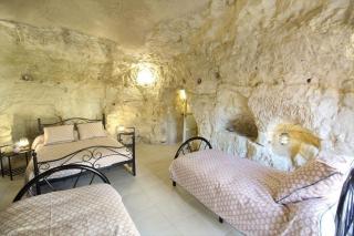 La Grotte Rouge, gîte troglodyte 6 personnes - 2