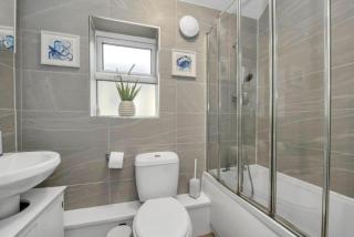 Wherstead Rd House By Homestyles Hosts Short Lets & Serviced Accommodation Suffolk With Free Parking - 1