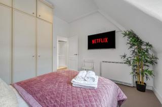 Mortimer's Mood - Fitzrovia - by Frankie Says - 4