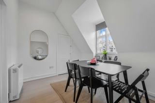 Mortimer's Mood - Fitzrovia - by Frankie Says - 3