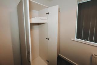 2 Bed House Sleeps 4 -Enclosed Garden & Parking - 4