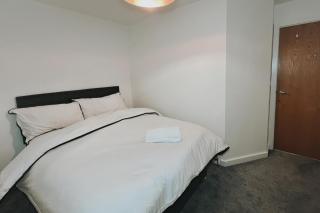 2 Bed House Sleeps 4 -Enclosed Garden & Parking - 2