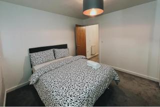 2 Bed House Sleeps 4 -Enclosed Garden & Parking - 1