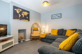 4 Bed Family & Contractor House with Games Room! - 0