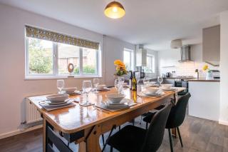 4 Bed Family & Contractor House with Games Room! - 8