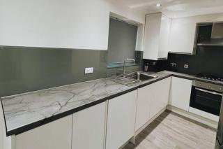 3-Bed House Sleeps 8-Free Parking & Private Garden - 8