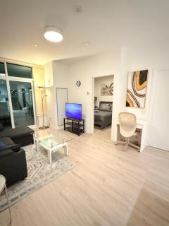 Executive Condo in Prime Erin Mills Location l Walk to Mall and Hospital - 3