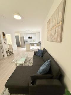 Executive Condo in Prime Erin Mills Location l Walk to Mall and Hospital - 7