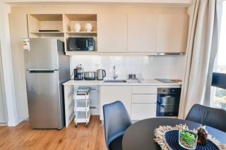 Just 100 meters from Shopping del Sol - 1