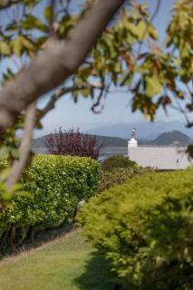 Cozy Garden 4BR1BA Lower Unit Ocean Mountain Views with doggies EV Charging - 3