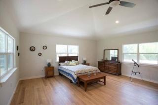 2 Large Bedrooms Open Living Peaceful - 6