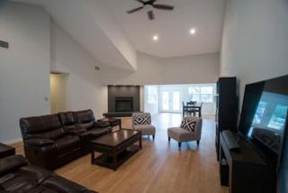 2 Large Bedrooms Open Living Peaceful - 1