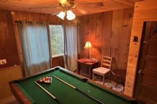 Cozy Cabin Hot Tub Sauna Fireplace - 1