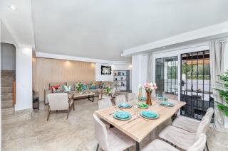 Cozy 4 Bedroom Townhouse - Swimming Pool - 0