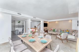 Cozy 4 Bedroom Townhouse - Swimming Pool - 7