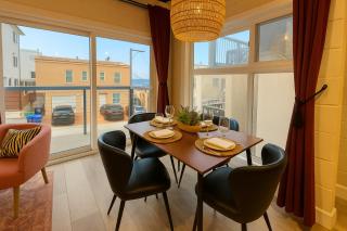 Ocean View Balcony, 4 Min Walk to Beach - Manhattan Beach - 3