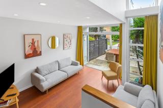 QV Stays Modern Spacious Multi-Level Townhouse - 8