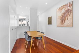 QV Stays Modern Spacious Multi-Level Townhouse - 5