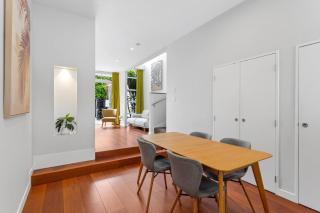 QV Stays Modern Spacious Multi-Level Townhouse - 3