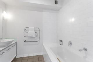 QV Stays Modern Spacious Multi-Level Townhouse - 1