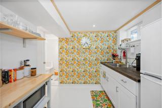 Modern Basement Apartment 3 Blocks from Waterfront - 7