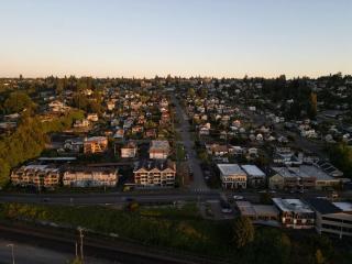 Modern Basement Apartment 3 Blocks from Waterfront - 2