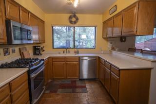 3BR Flagstaff Escape with Deck and Pine Views - East Flagstaff - 5