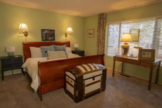 3BR Flagstaff Escape with Deck and Pine Views - East Flagstaff - 3