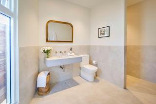 Ideally Located Modern Studio Apartment - 0