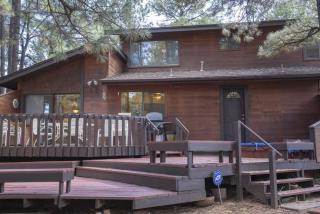 3BR Flagstaff Escape with Deck and Pine Views - East Flagstaff - 8