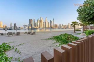 Private Beach and Pool Vibes at Palace Residences - 9